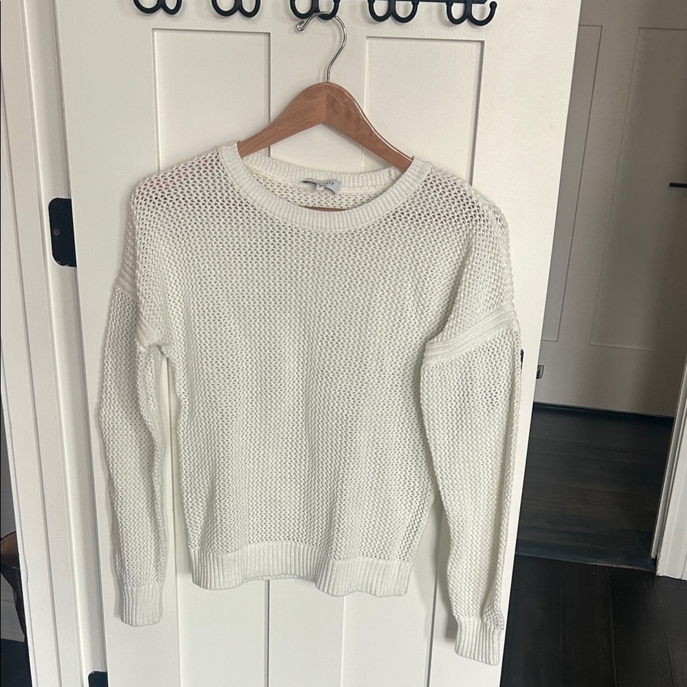 Chic Women's White Knit Crew Neck Sweater